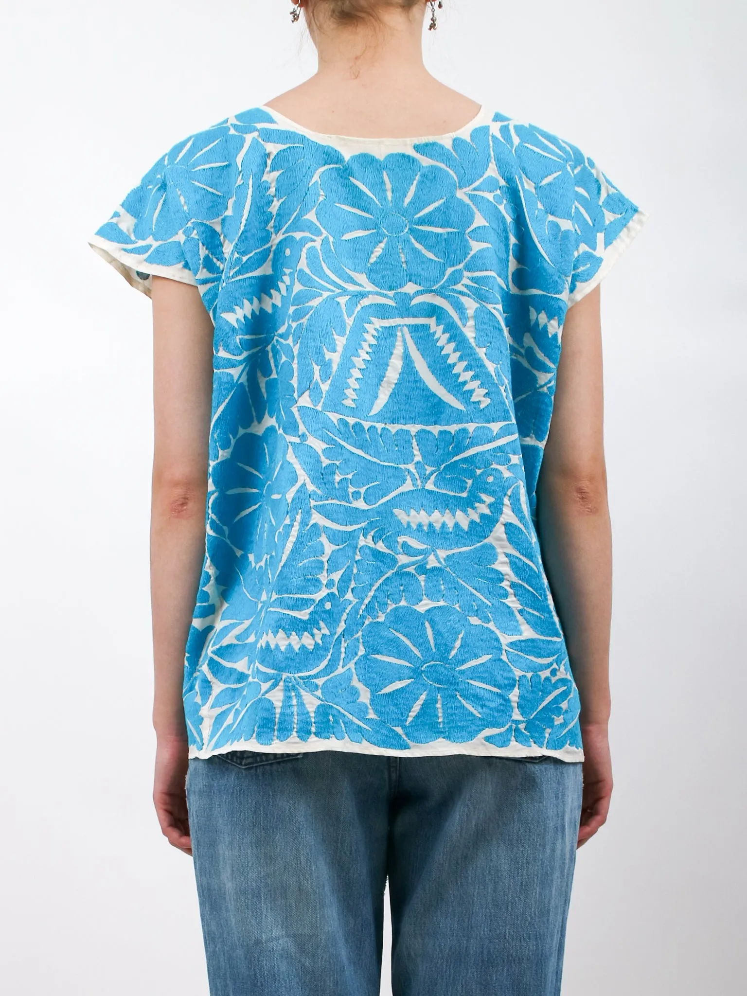 1970s Blue and White Embroidered Mexican Tuxtepec Souvenir Top