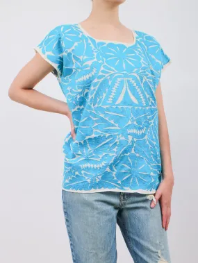 1970s Blue and White Embroidered Mexican Tuxtepec Souvenir Top