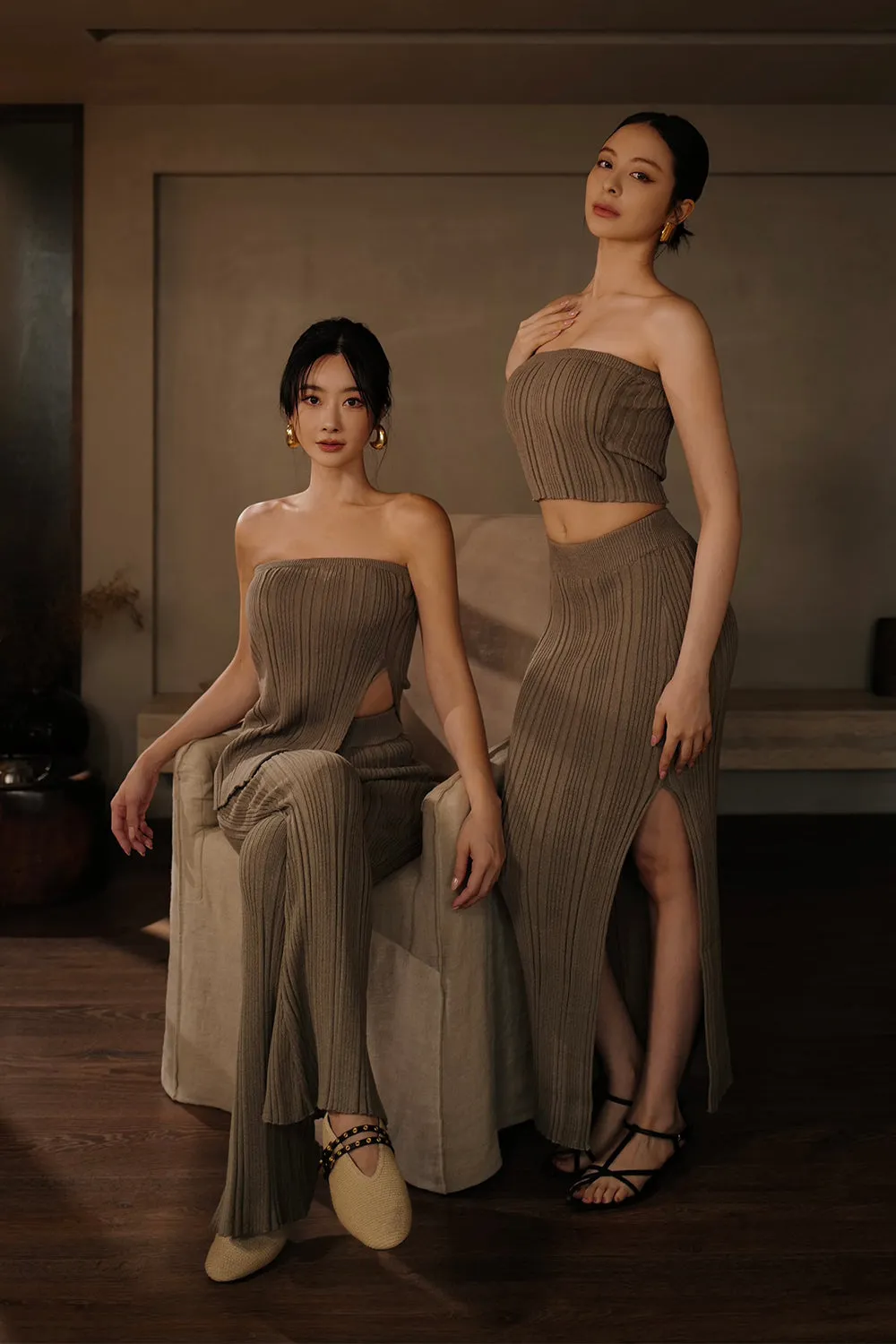 坑條針織側開岔裙<br>Wide Ribbed Knit Midi Skirt With Slit