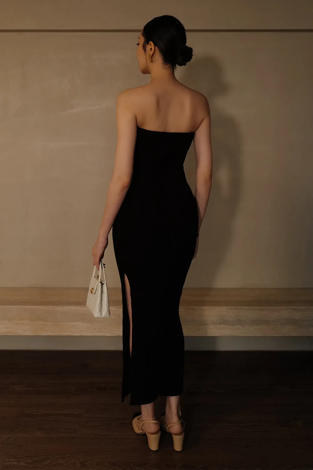 坑條針織側開岔裙<br>Wide Ribbed Knit Midi Skirt With Slit