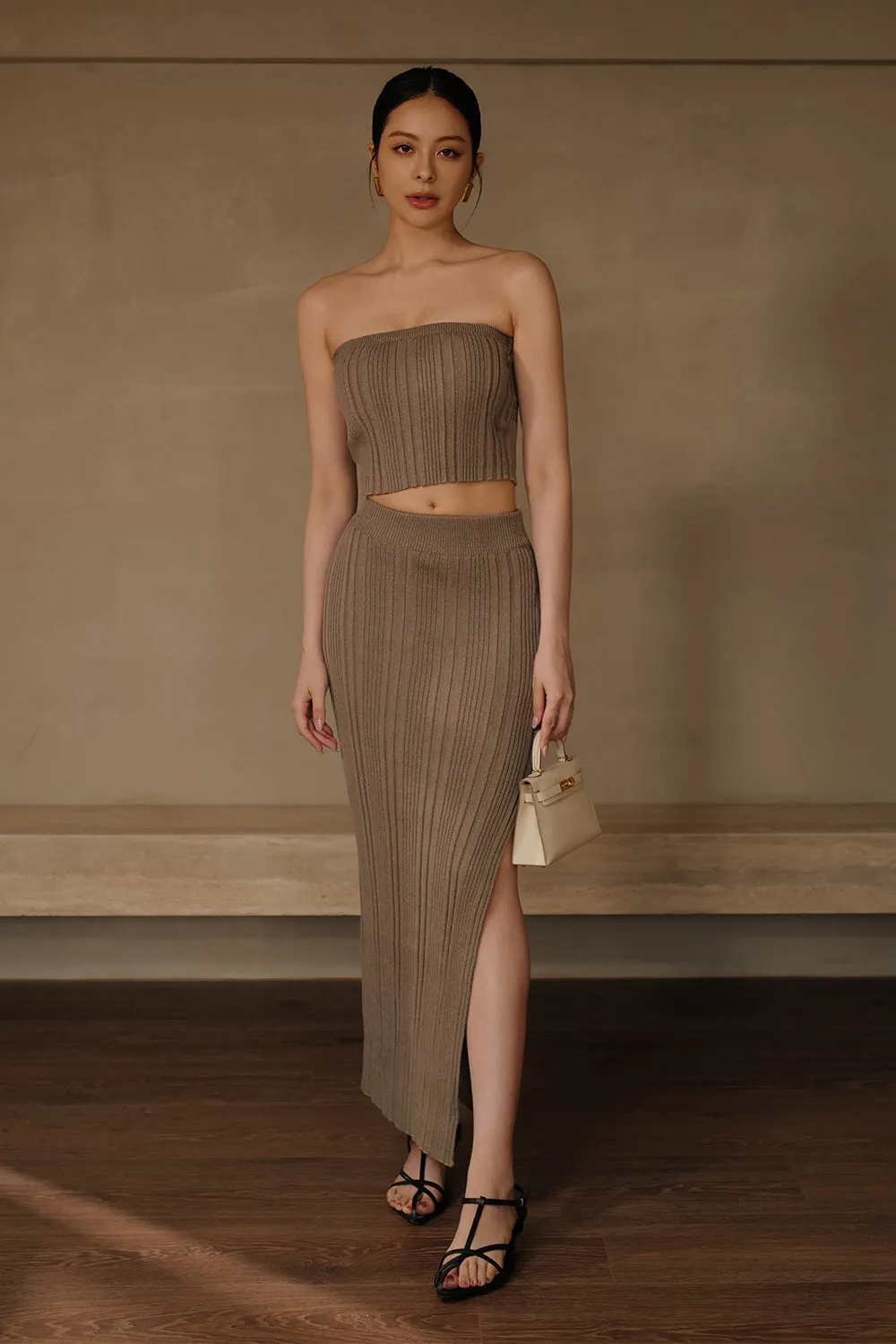 坑條針織側開岔裙<br>Wide Ribbed Knit Midi Skirt With Slit