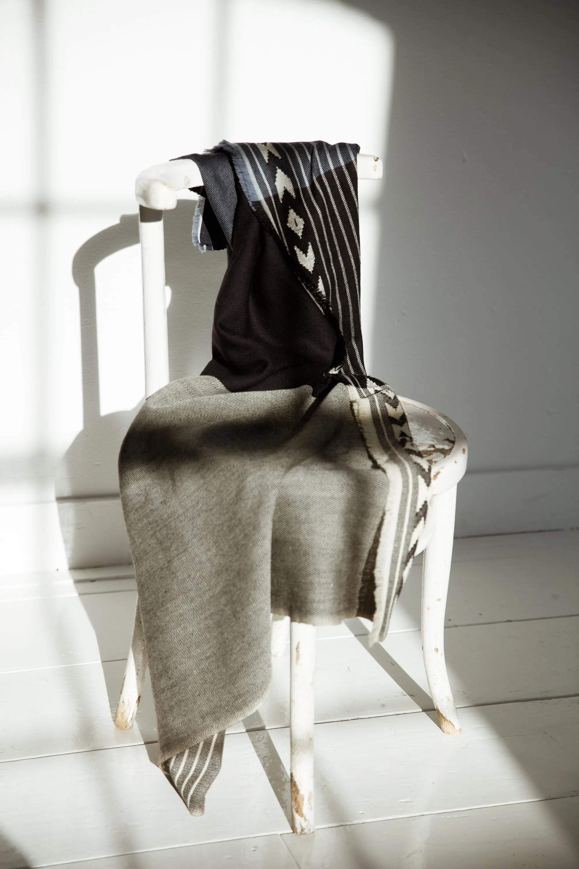 PETITE Light Wool Cape Fusion Graphic