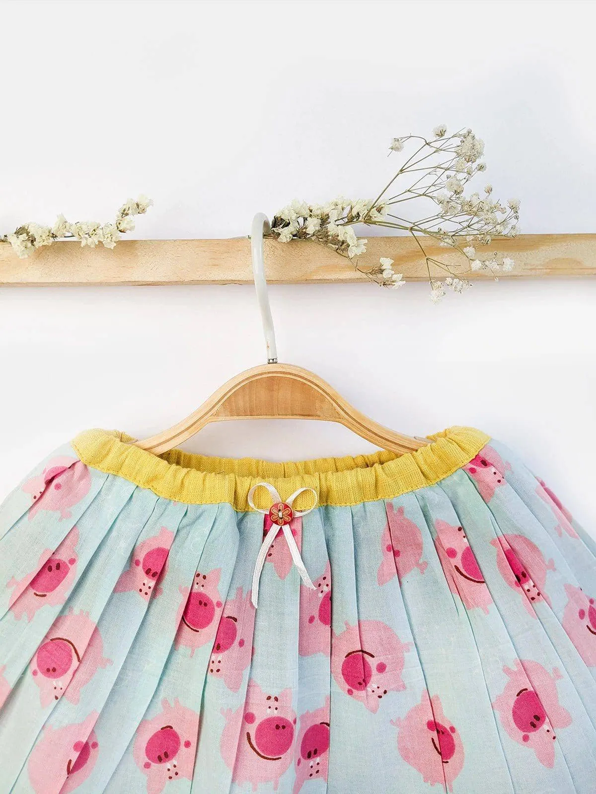 Quirky Pig Printed Cotton Baby Girl Skirt Top With Bloomer