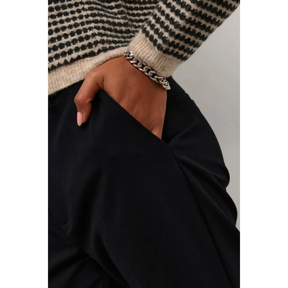 Sakura Flared Pants Black Deep
