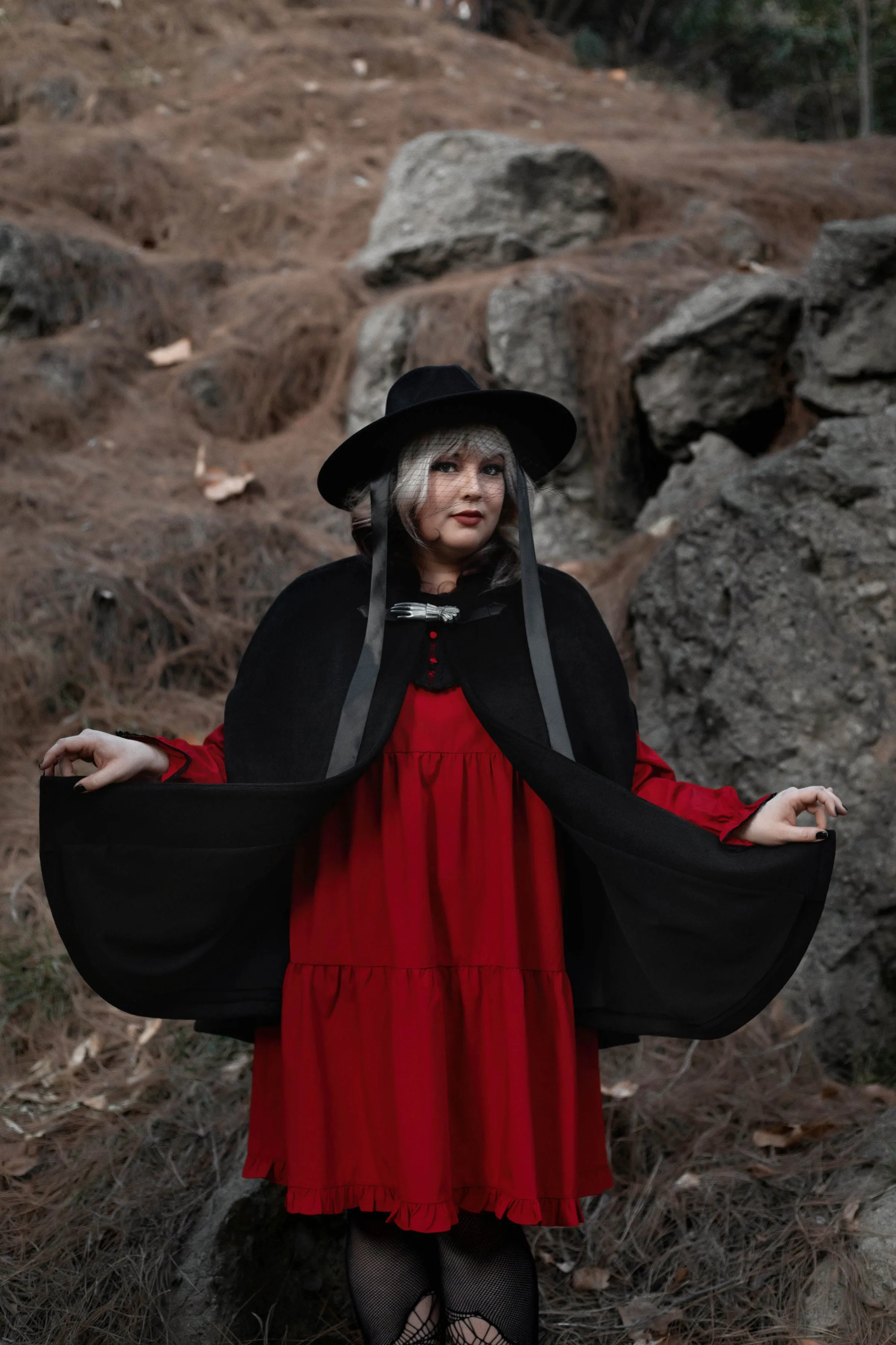 Seance Cape