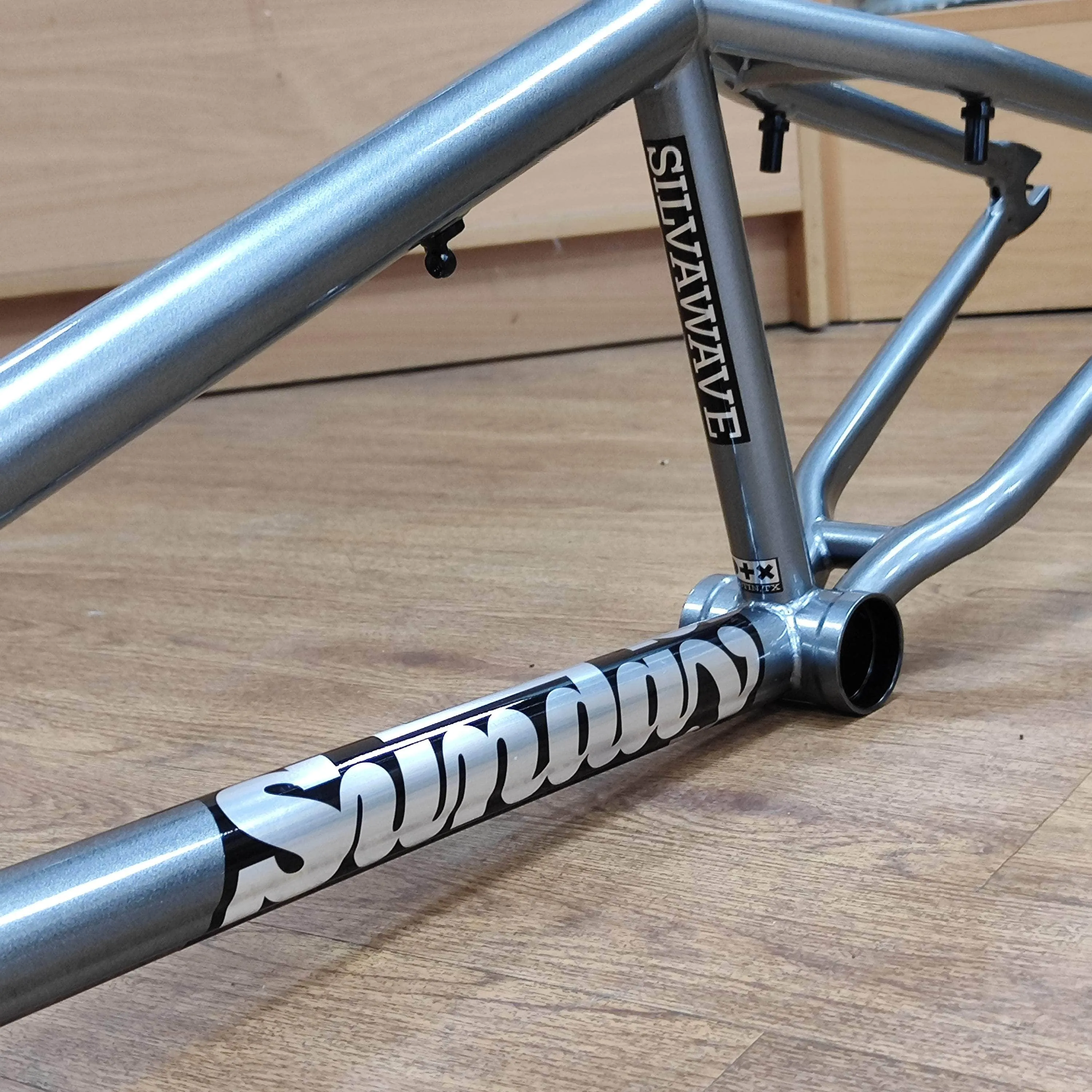 Sunday Silvawave Frame Metallic Dark Silver
